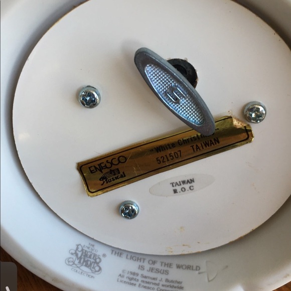 Precious moments the light of the world is Jesus porcelain figurine plays music - Picture 2 of 3